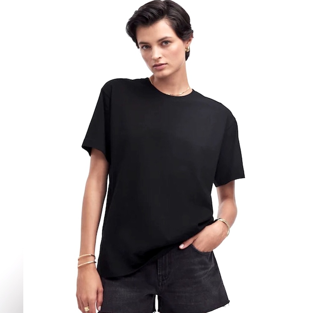 nu-in Simple Black Short Sleeve Tee